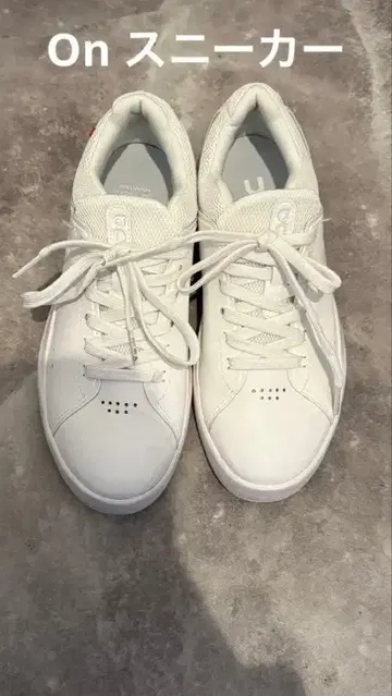 on THE ROGER 화이트 스니커즈