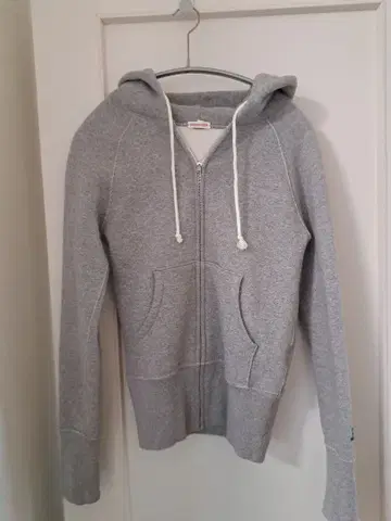 그레이 풀 집업 후드티 D 로고 포함