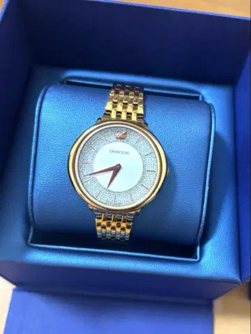 SWAROVSKI 골드 손목시계