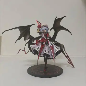 날개 달린 피규어 빨강 검정 하양 레밀리아 스칼렛