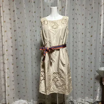 Super Beauty 자수 슬리브리스 원피스 40