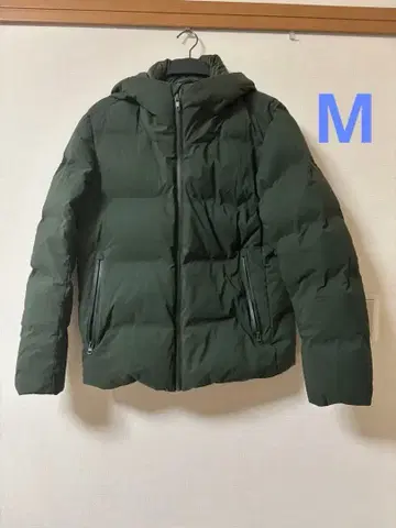 새상품급 유니클로 남성용 심리스 다운 후드티 다운 자켓 M