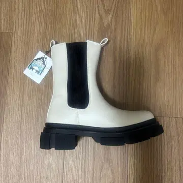 새상품 여성용 화이트 부츠 통굽