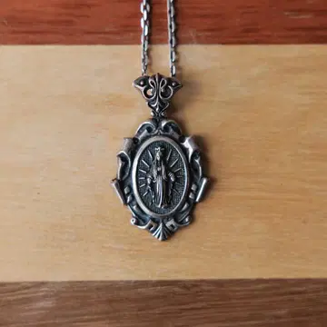 Leathers and Treasures / 마리아 펜던트