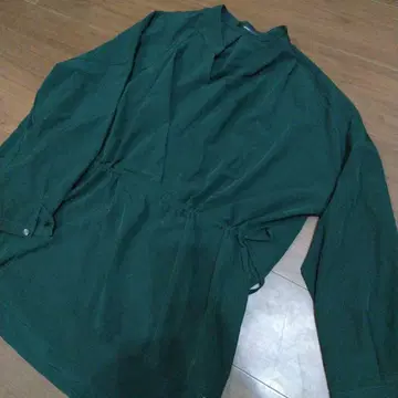 오즈모시스 다크 그린 긴팔 블라우스 허리 스트링