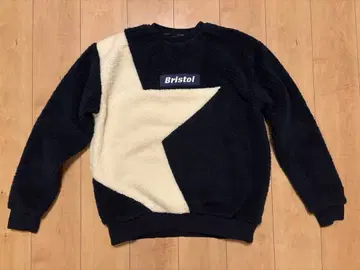 F.C.R.B. 보아 플리스 빅 스타 쿨넥 맨투맨