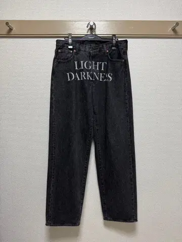 LIGHT DARKNESS 프린트 블랙 데님 팬츠