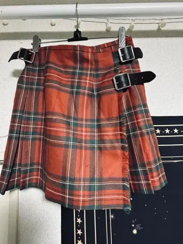 오닐 오브 더블린의 울 체크 랩 스커트입니다.