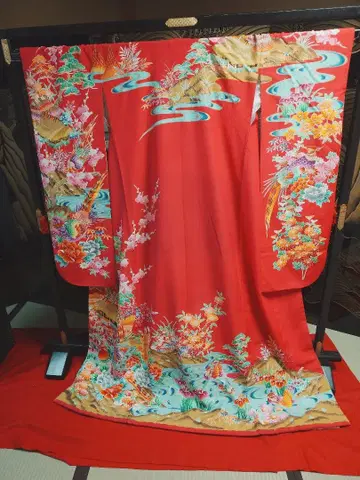 빨간색 꽃무늬 기모노