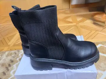 미사용 새상품 블랙 사이드 고어 부츠 미드컷
