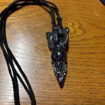 천안석 검 목걸이