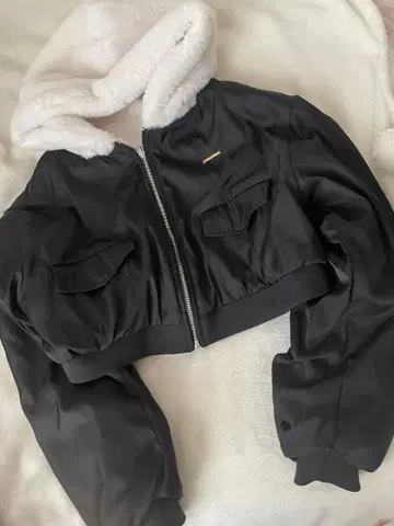 미사용품/새틴 리버서블/봄버 자켓/블랙/숏 기장/후드 퍼