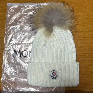 화이트 니트 모자 퍼 포함 중고품