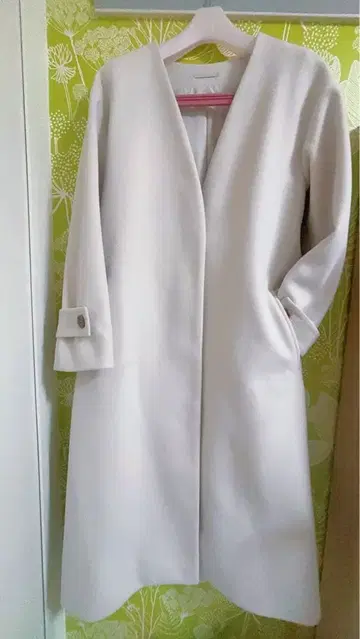 GU 화이트 롱 코트 허리 벨트 포함