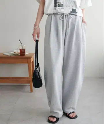 새상품 깔끔한 맨투맨 턱 팬츠