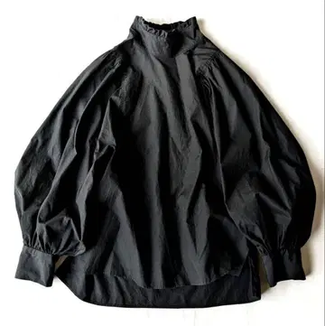 INED 이네드 볼륨 슬리브 블라우스 블랙