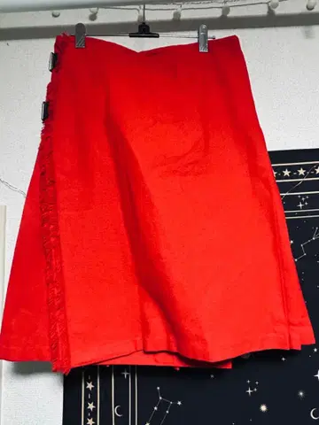 오닐 오브 더블린의 울 체크 랩 스커트입니다.