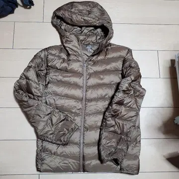 유니클로 울트라 라이트 다운 자켓 M