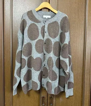 레어 새상품급 내추럴 랜드리 도트 니트 가디건