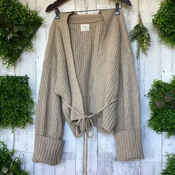 평평하게 놓았을 때 가슴 너비 74