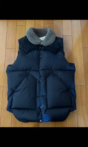 레어템 록키 마운틴 x 빔즈 별주 보아 포함 다운 베스트 택 포함 네이비