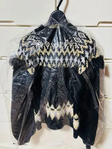 [컨디션 최상] 그레이스 콘티넨탈 니트 스웨터 블랙 퍼