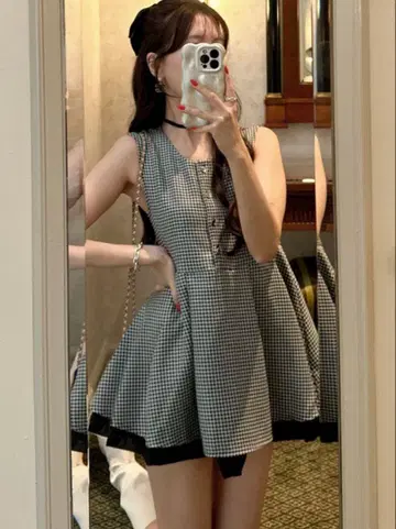 GRL 하운드투스 체크 배색 페플럼 상의