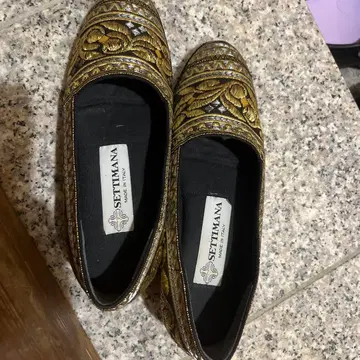 SETTIMANA 플랫슈즈 골드 컬러 자수