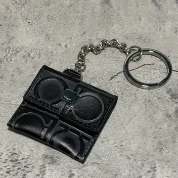 컨디션 최상 페라가모 키링 백참 간치니 가죽 블랙