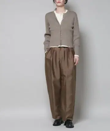 트윌 웨이브 턱 배럴 팬츠 카키