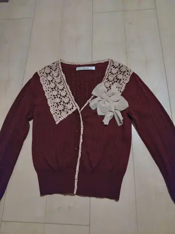 레이스 카라 부착 가디건