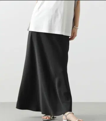 Gready Brilliant 새틴 바이어스 플레어 스커트 새상품 38