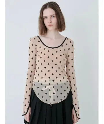 [ 새상품급 ] SWAN LAKE U-NECK TOP SORIN