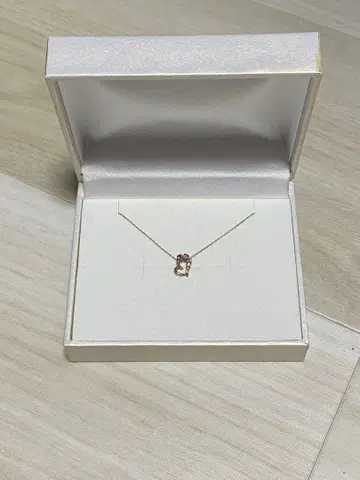 Jurer Deux 하트형 목걸이