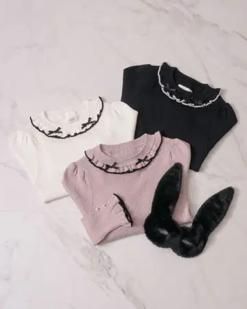 pium 미니 리본 프릴 하이넥 리브 니트 블랙