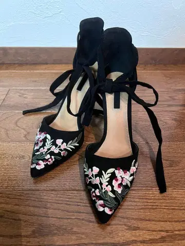 자수 스틸레토 하이힐