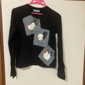 파우더 닭 자수 긴팔 티셔츠 블랙