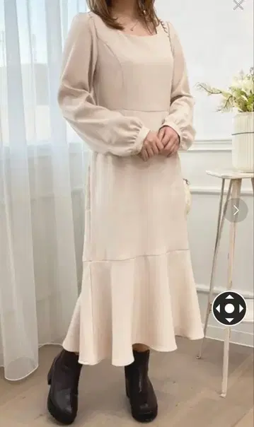 [ 아프레 주르 ] 베이지 플레어 스커트 긴팔 원피스 LL 사이즈