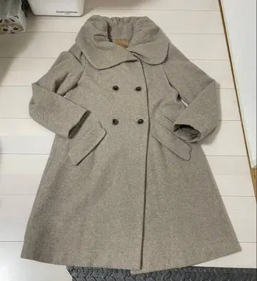 베이지 더블 브레스트 피 코트