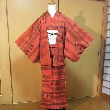 츠무기 앙상블/기모노와 겉옷 세트/진홍색 멜론 패턴