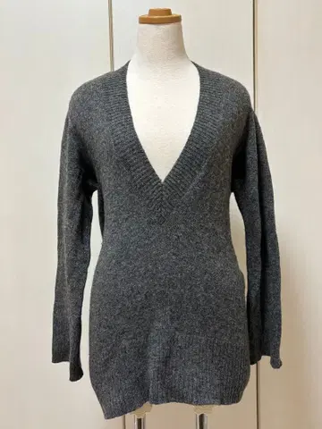 FUTURE CLASSICS 퓨처 클래식 스웨터 니트 V