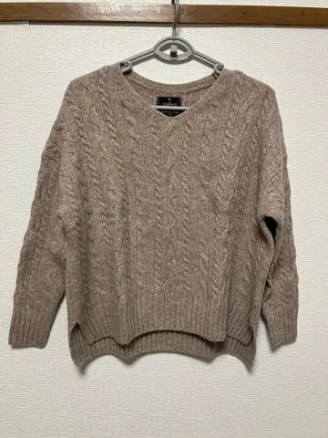 어반 리서치 도어스 해밀턴 V넥 니트 아란 패턴