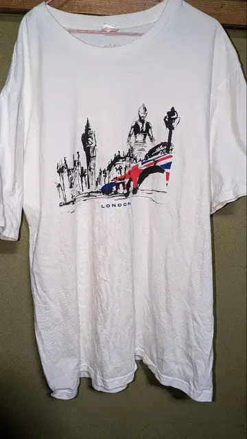 울트라맨 T셔츠 런던 XL사이즈