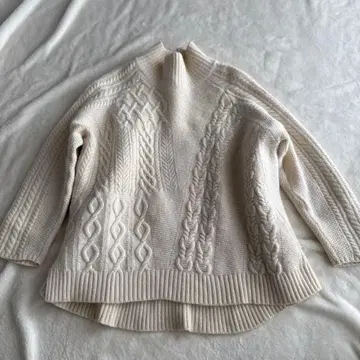 투모로우랜드 케이블 니트 아이보리