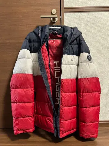 Tommy Hilfiger 후드 부착 다운 자켓