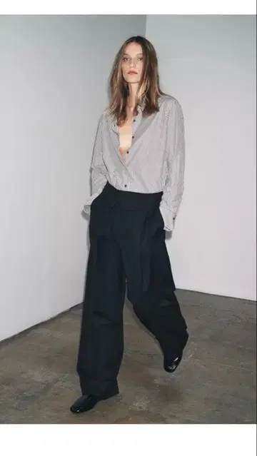 이번 시즌 ZARA Collection / 브라운 스트라이프 셔츠 / M