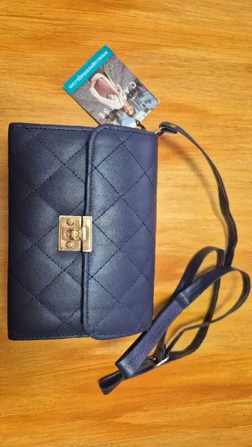 CAPRESE 네이비 퀼팅 숄더백