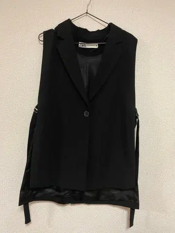 ZARA 블랙 노카라 베스트