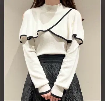 snidel, 청순 스타일 오픈 숄더 케이프 니트