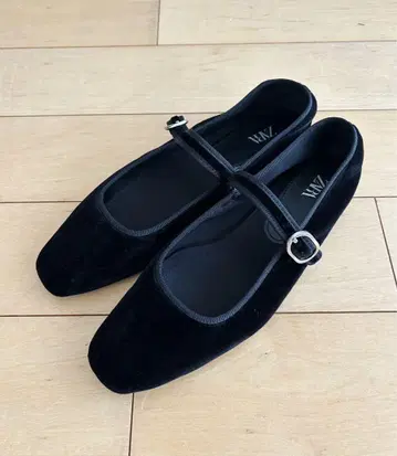 ZARA 벨벳 플랫슈즈 미사용 새상품